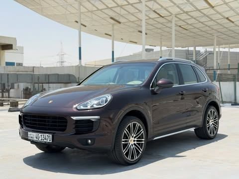 مستعملة ⁦Porsche Cayenne S E-Hybrid فيس ليفت الثاني (958)، 3.0 l، 2016⁩ في في الكويت, الفروانية من MARBEYA MOTORS، اللون بني.  | AUTO.AE | إعلان #287069