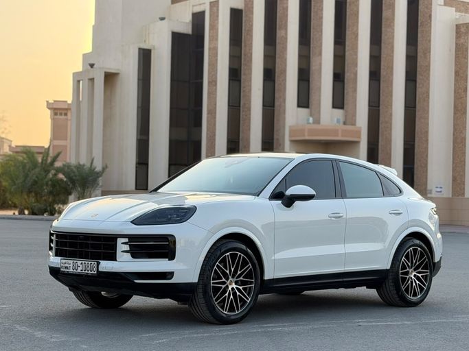 مستعملة ⁦Porsche Cayenne Coupé ثالثاً فيس ليفت، 3.0 l، 2024⁩ في في الكويت, الفروانية من EYAD MOTORS، اللون أبيض.  | AUTO.AE | إعلان #288804