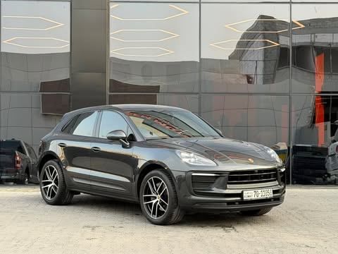 مستعملة ⁦Porsche Macan T أنا فيس ليفت 2، 2.0 l، 2023⁩ في في الكويت, الفروانية من ALSALEEM MOTORS، اللون فضي.  | AUTO.AE | إعلان #289468