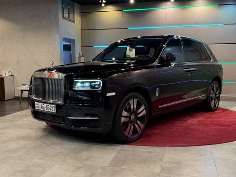 مستعملة ⁦Rolls-Royce Cullinan RR31، 6.7 l، 2022⁩ في في الكويت, الفروانية من MARBEYA MOTORS، اللون أسود.  | AUTO.AE | إعلان #286552