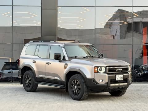 Used ⁦Toyota Land Cruiser Prado 250 Series, 2.4 l, 2024⁩ in Kuwait, Al Farwānīyah by ALSALEEM MOTORS, Silver color.  | AUTO.AE | Listing #289329
