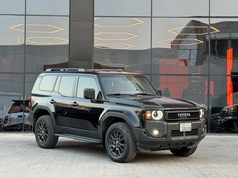 مستعملة ⁦Toyota Land Cruiser Prado سلسلة 250، 2.4 l، 2024⁩ في في الكويت, الفروانية من ALSALEEM MOTORS، اللون أسود.  | AUTO.AE | إعلان #289346