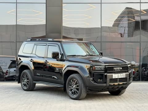 مستعملة ⁦Toyota Land Cruiser Prado سلسلة 250، 2.4 l، 2024⁩ في في الكويت, الفروانية من ALSALEEM MOTORS، اللون أسود.  | AUTO.AE | إعلان #289360