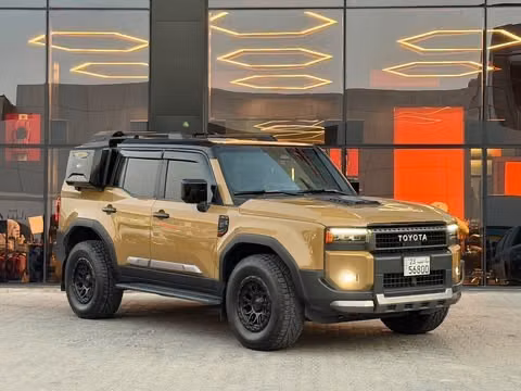 Used ⁦Toyota Land Cruiser Prado 250 Series, 2.8 l, 2024⁩ in Kuwait, Al Farwānīyah by ALSALEEM MOTORS, Golden color.  | AUTO.AE | Listing #289607