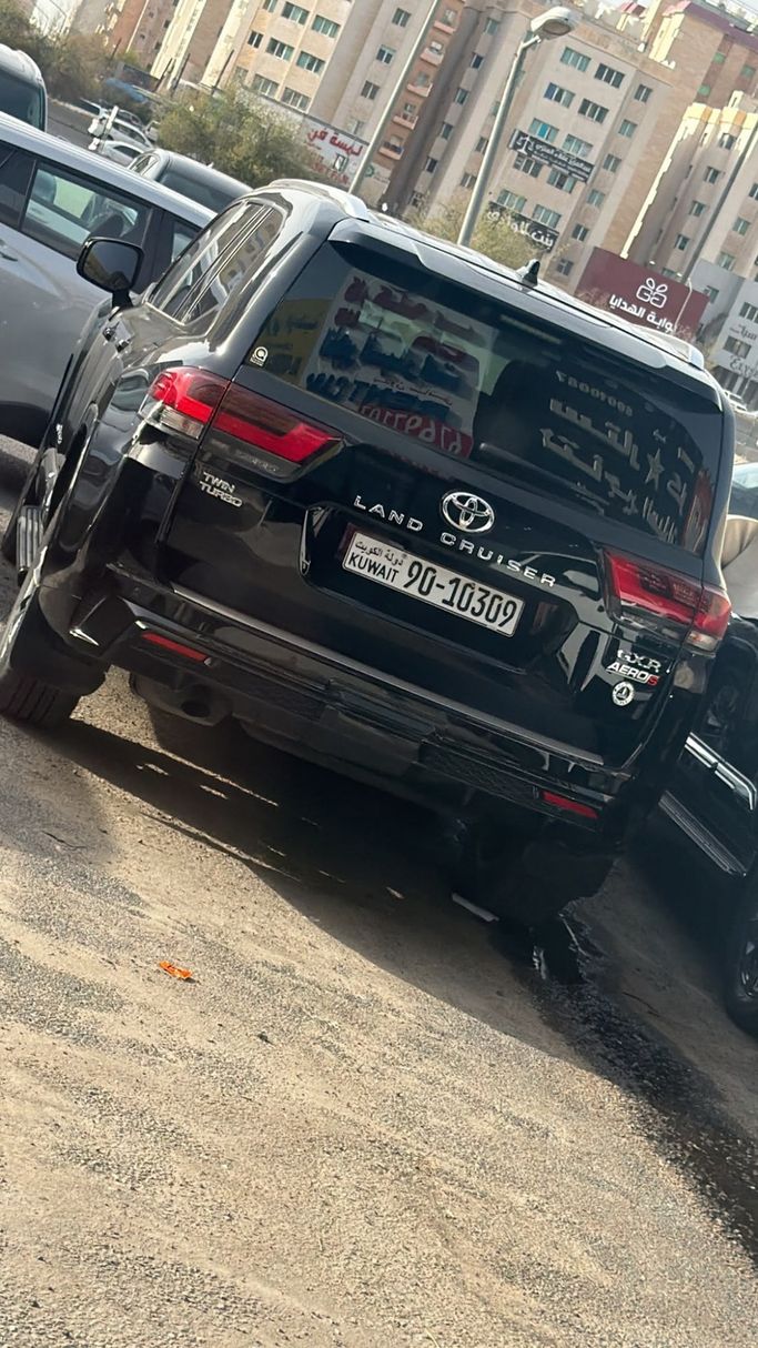 Used ⁦Toyota Land Cruiser 300 Series, 4.0 l, 2025⁩ in Kuwait, Al Farwānīyah by ALOCTAGON, Black color. GCC Specs | AUTO.AE | Listing #284739