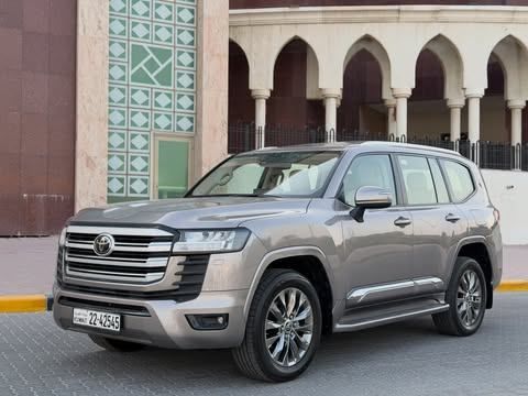 Подержанный ⁦Toyota Land Cruiser Twin Turbo 300 Series, 3.5 л, 2024⁩ в Кувейт, Аль-Фарванийя от MARBEYA MOTORS Бронзовый цвет.  | AUTO.AE | Объявление #286726