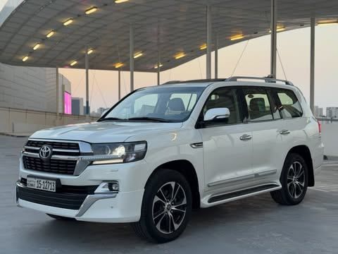 مستعملة ⁦Toyota Land Cruiser 200 Series 200 Series Facelift 2، 5.7 l، 2021⁩ في في الكويت, الفروانية من MARBEYA MOTORS، اللون أبيض.  | AUTO.AE | إعلان #286731