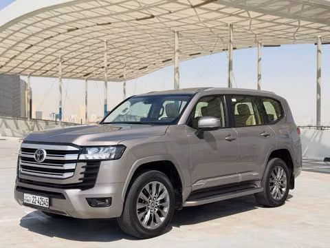مستعملة ⁦Toyota Land Cruiser السلسلة 300، 3.4 l، 2024⁩ في في الكويت, الفروانية من MARBEYA MOTORS، اللون برونزي.  | AUTO.AE | إعلان #286991