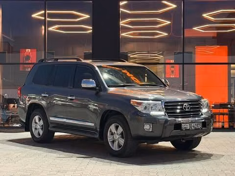 Подержанный ⁦Toyota Land Cruiser 200 Series Рестайлинг 1, 4.5 л, 2014⁩ в Кувейт, Аль-Фарванийя от ALSALEEM MOTORS Серый цвет.  | AUTO.AE | Объявление #289697