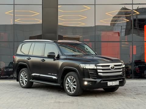 Подержанный ⁦Toyota Land Cruiser 300 Series, 3.4 л, 2024⁩ в Кувейт, Аль-Фарванийя от ALSALEEM MOTORS Черный цвет.  | AUTO.AE | Объявление #289774