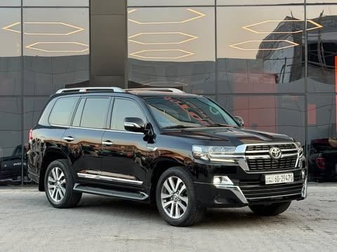 مستعملة ⁦Toyota Land Cruiser 200 Series 200 Series Facelift 2، 4.5 l، 2021⁩ في في الكويت, الفروانية من ALSALEEM MOTORS، اللون أسود.  | AUTO.AE | إعلان #289812
