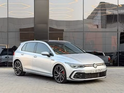 مستعملة ⁦Volkswagen Golf GTI ثامناً، 2.0 l، 2021⁩ في في الكويت, الفروانية من ALSALEEM MOTORS، اللون فضي.  | AUTO.AE | إعلان #289410