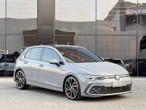 مستعملة ⁦Volkswagen Golf GTI ثامناً، 2.0 l، 2022⁩ في في الكويت, الفروانية من ALSALEEM MOTORS، اللون فضي.  | AUTO.AE | إعلان #289412