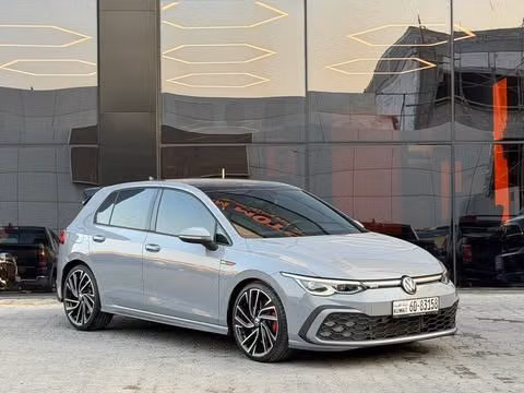 مستعملة ⁦Volkswagen Golf GTI ثامناً، 2.0 l، 2022⁩ في في الكويت, الفروانية من ALSALEEM MOTORS، اللون رمادي.  | AUTO.AE | إعلان #289809