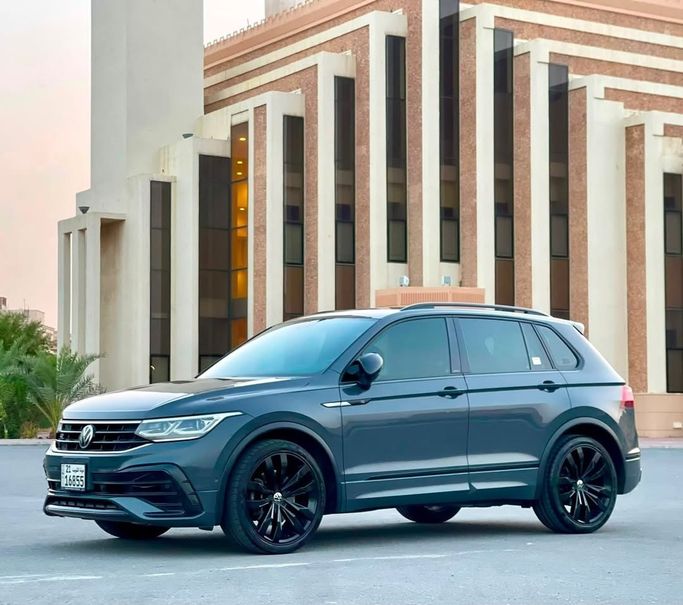 Подержанный ⁦Volkswagen Tiguan R, 2.0 л, 2022⁩ в Кувейт, Аль-Фарванийя от EYAD MOTORS Черный цвет.  | AUTO.AE | Объявление #289525