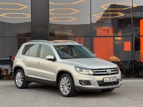 Подержанный ⁦Volkswagen Tiguan I Рестайлинг, 2.0 л, 2014⁩ в Кувейт, Аль-Фарванийя от ALSALEEM MOTORS Серебристый цвет.  | AUTO.AE | Объявление #289509