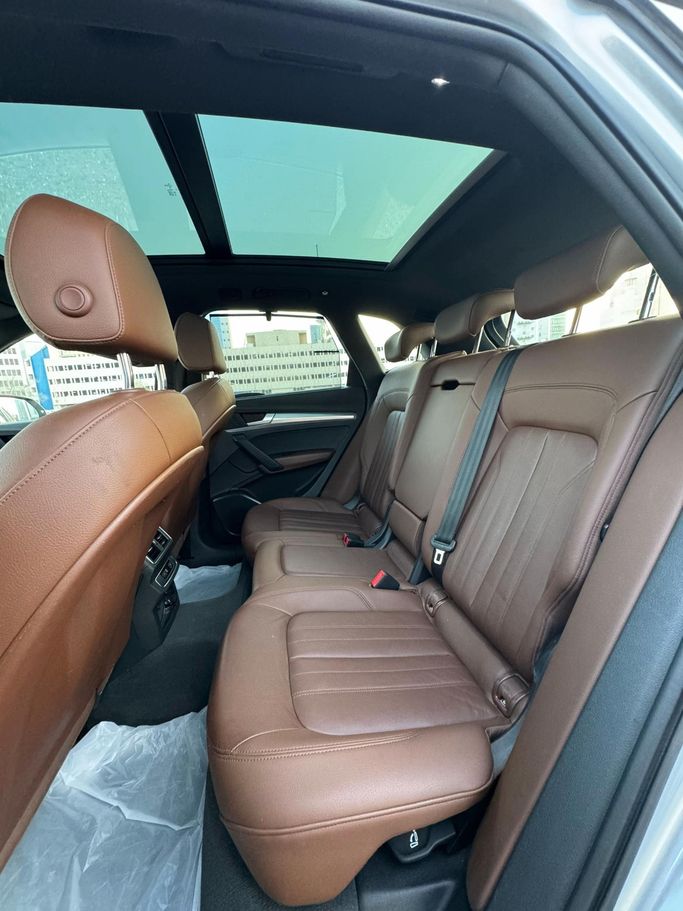 مستعملة Audi Q5 45 TFSI II (السنة المالية)، 2.0 لتر، 2019 في الكويت، مدينة الكويت من MANART ALNAHRIN، اللون فضي.  | AUTO.AE | إعلان #295696 — صورة 10 من 10