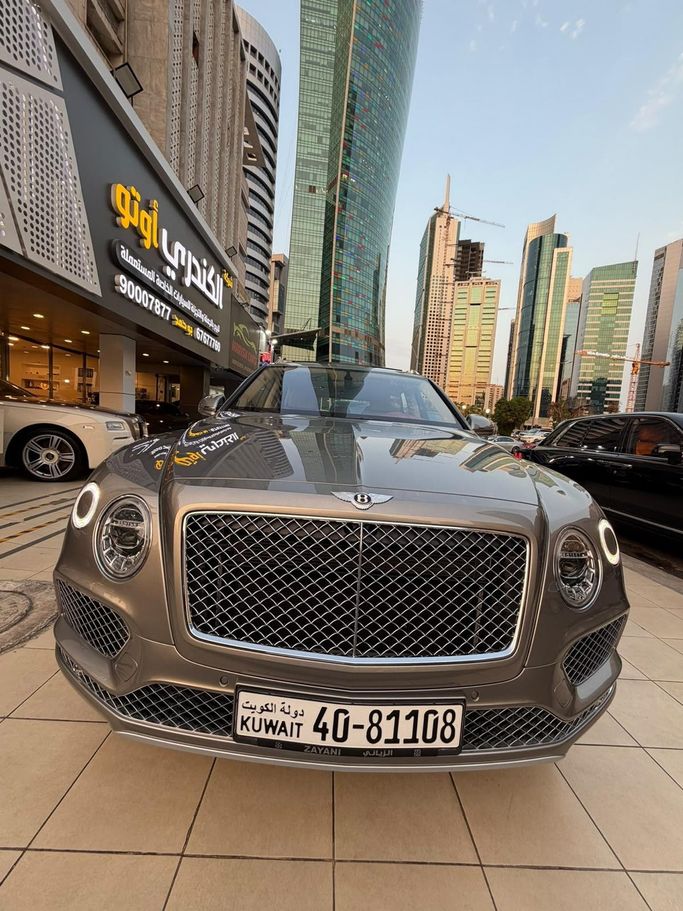 مستعملة ⁦Bentley Bentayga I، 6.0 l، 2018⁩ في في الكويت, مدينة الكويت من ALKANDARI AUTO، اللون بني. مواصفات الخليج | AUTO.AE | إعلان #290467