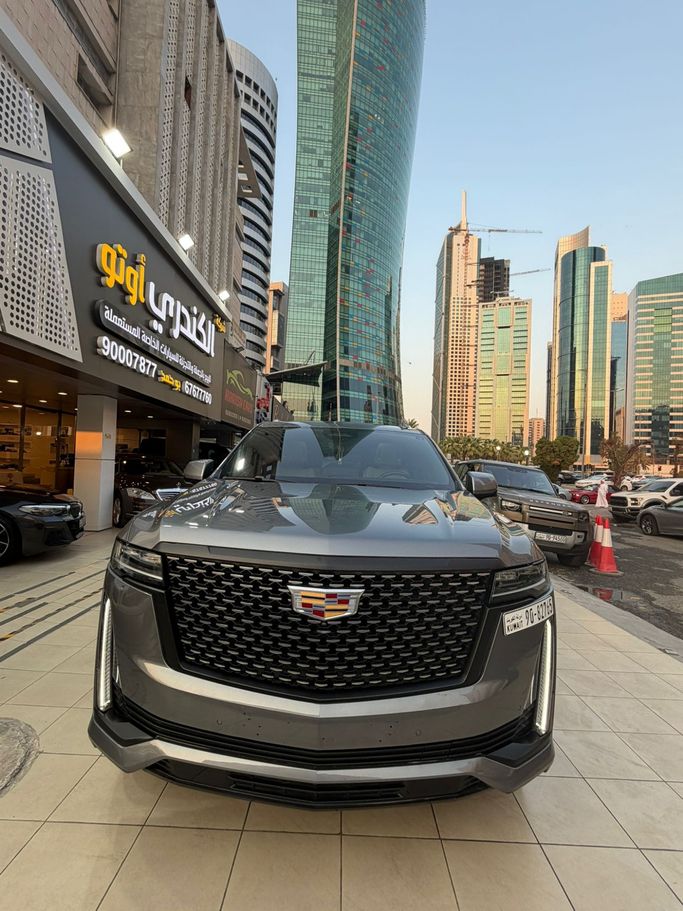 Used ⁦Cadillac Escalade V, 6.2 l, 2021⁩ in Kuwait, Kuwait City by ALKANDARI AUTO, Grey color. GCC Specs | AUTO.AE | Listing #290546