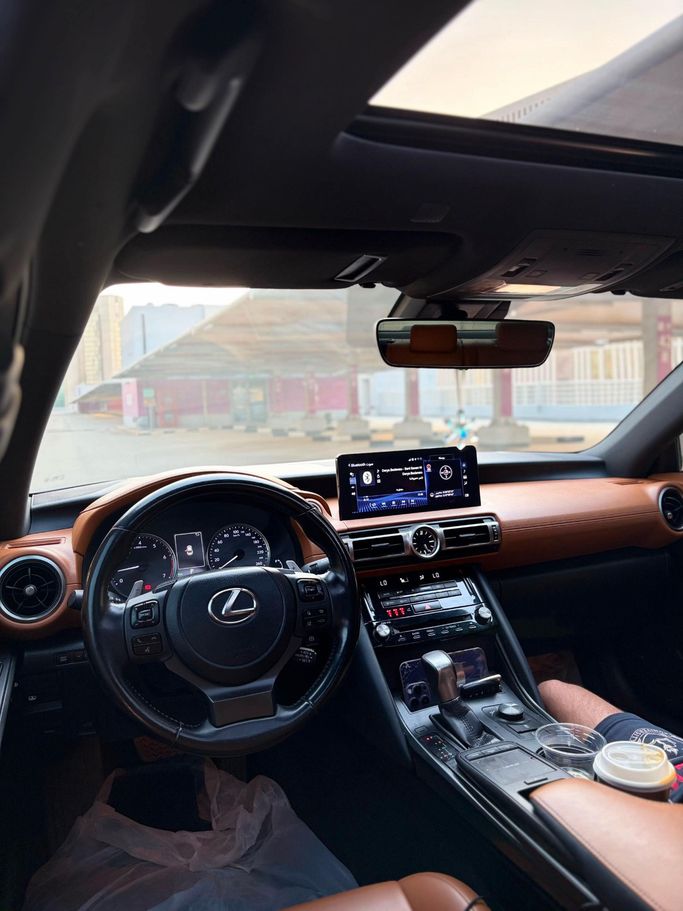 مستعملة Lexus IS 300 ثالثاً فيس ليفت 2، 2.0 لتر، 2021 في الكويت، مدينة الكويت من MANART ALNAHRIN، اللون فضي.  | AUTO.AE | إعلان #295683 — صورة 10 من 12