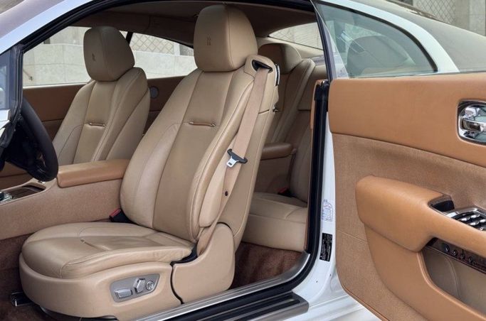 مستعملة Rolls-Royce Wraith RR5، 6.6 لتر، 2016 في الكويت، مدينة الكويت من PENTAGON CARS، اللون أبيض. أخرى | AUTO.AE | إعلان #295755 — صورة 10 من 10