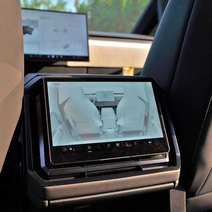 Used Tesla Cybertruck Cyberbeast, 2024 in Kuwait, Kuwait City by LEGEND CARS, Grey color. American Specs | AUTO.AE | Listing #295980 — photo 14 of 14