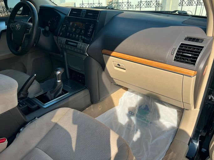 مستعملة Toyota Land Cruiser Prado 150 Series 150 Series Facelift 2، 4.0 لتر، 2019 في الكويت، مدينة الكويت من MANART ALNAHRIN، اللون أسود.  | AUTO.AE | إعلان #295705 — صورة 11 من 13