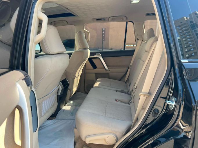 مستعملة Toyota Land Cruiser Prado 150 Series 150 Series Facelift 2، 4.0 لتر، 2019 في الكويت، مدينة الكويت من MANART ALNAHRIN، اللون أسود.  | AUTO.AE | إعلان #295705 — صورة 12 من 13