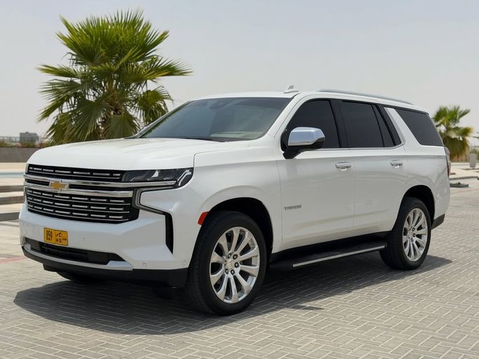 مستعملة ⁦Chevrolet Tahoe V، 6.2 l، 2023⁩ في في عمان, البريمي من معرض الصحراء للسيارات ، اللون أبيض.  | AUTO.AE | إعلان #282865