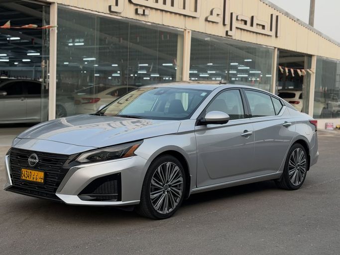 Used ⁦Nissan Altima VI (L34) Facelift, 2.5 l, 2023⁩ in Oman, Al Buraymī by معرض الصحراء للسيارات , Silver color.  | AUTO.AE | Listing #282488