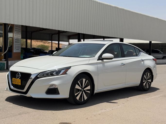 مستعملة ⁦Nissan Altima السادس (L34)، 2.5 l، 2022⁩ في في عمان, البريمي من معرض الصحراء للسيارات ، اللون أبيض.  | AUTO.AE | إعلان #283078