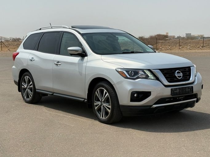 مستعملة ⁦Nissan Pathfinder فيس ليفت IV، 3.5 l، 2018⁩ في في عمان, البريمي من معرض العيسائي للسيارات، اللون فضي. مواصفات الخليج | AUTO.AE | إعلان #284927