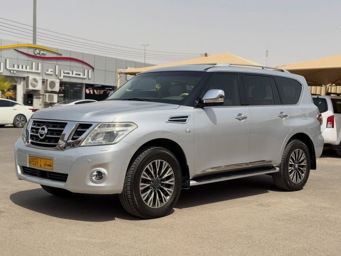 Подержанный ⁦Nissan Patrol VI (Y62) Рестайлинг, 5.6 л, 2017⁩ в Оман, Аль-Бурайми от معرض الصحراء للسيارات  Серебристый цвет.  | AUTO.AE | Объявление #282881