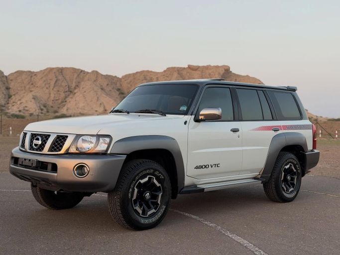 مستعملة ⁦Nissan Patrol عملية فيس ليفت V (Y61)، 4.8 l، 2021⁩ في في عمان, البريمي من معرض الصحراء للسيارات ، اللون أبيض.  | AUTO.AE | إعلان #283182