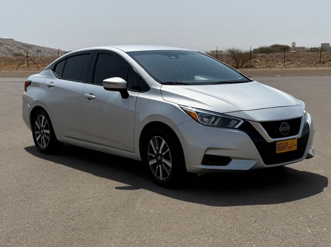 Подержанный Nissan Versa III, 1.6 л, 2021 в Оман, Аль-Бурайми от معرض العيسائي للسيارات Серебристый цвет. GCC | AUTO.AE | Объявление #283939