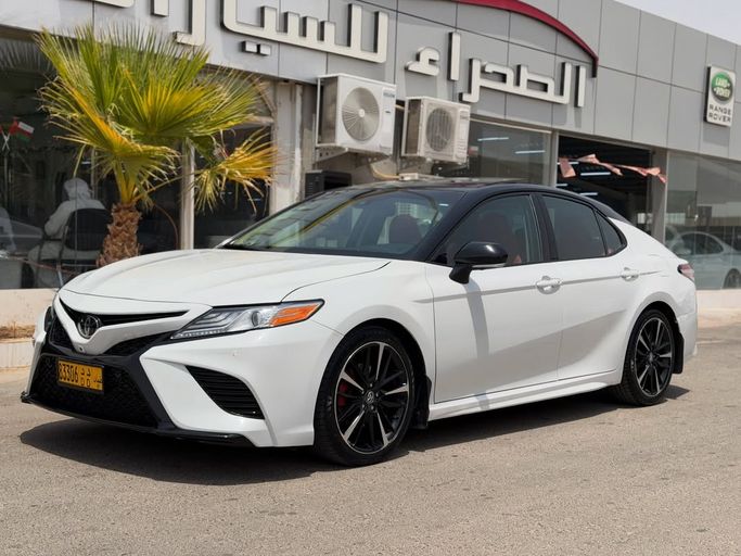 Подержанный ⁦Toyota Camry VIII (XV70), 3.5 л, 2018⁩ в Оман, Аль-Бурайми от معرض الصحراء للسيارات  Белый цвет.  | AUTO.AE | Объявление #282930