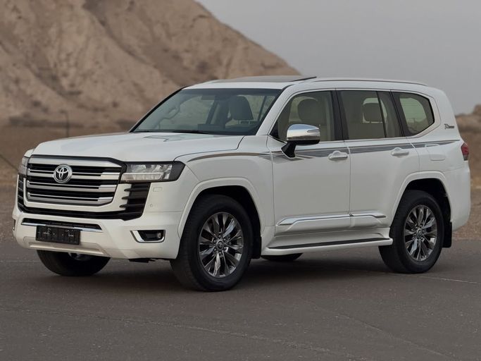 Подержанный ⁦Toyota Land Cruiser Twin Turbo 300 Series, 3.5 л, 2022⁩ в Оман, Аль-Бурайми от معرض الصحراء للسيارات  Белый цвет.  | AUTO.AE | Объявление #282954