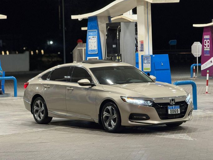 مستعملة Honda Accord X, 2.0 l, 2018 في في عمان, الخابورة من ابو حمد، اللون رملي. مواصفات الخليج | AUTO.AE | إعلان #273838