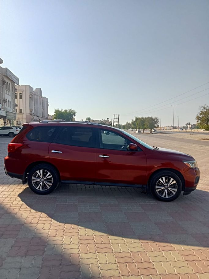 مستعملة Nissan Pathfinder فيس ليفت IV, 3.5 l, 2018 في في عمان, الخابورة من خط الخابورة المتميز، اللون أحمر. المواصفات الأمريكية | AUTO.AE | إعلان #266550