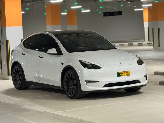 Подержанный Tesla Model Y Long Range I, 2023 в Оман, Аль-Хабура от ابو حمد Белый цвет. Other | AUTO.AE | Объявление #272049