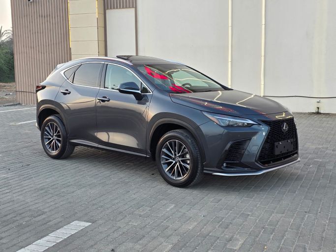مستعملة Lexus NX 350 ثانياً, 2.4 l, 2025 في في عمان, السويق من السرحي للسيارات، اللون رمادي. أخرى | AUTO.AE | إعلان #269562