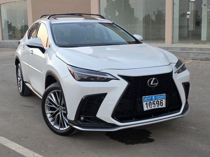 مستعملة Lexus NX 350 ثانياً, 2.4 l, 2025 في في عمان, السويق من السرحي للسيارات، اللون أبيض. أخرى | AUTO.AE | إعلان #269566