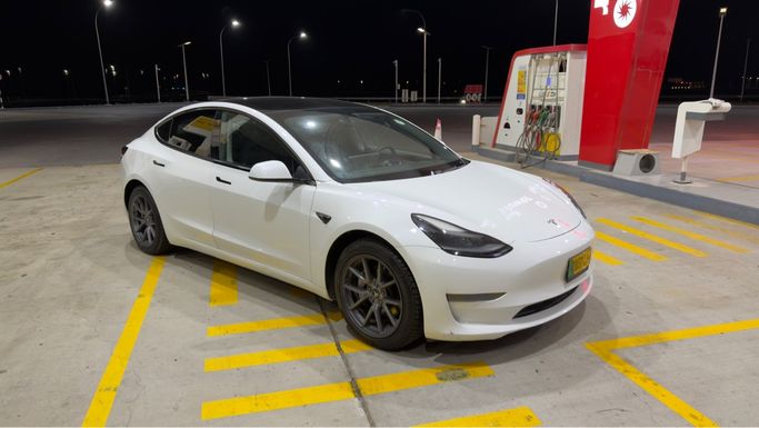 مستعملة Tesla Model 3 Standart I, 2021 في في عمان, السويق من مكتب تاجير السيارات، اللون أبيض. المواصفات الأمريكية | AUTO.AE | إعلان #269076