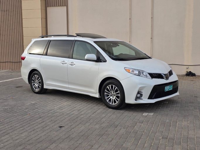 Подержанный Toyota Sienna III Рестайлинг 2, 3.5 л, 2017 в Оман, Ас Сувейк от السرحي للسيارات Белый цвет. Other | AUTO.AE | Объявление #269642
