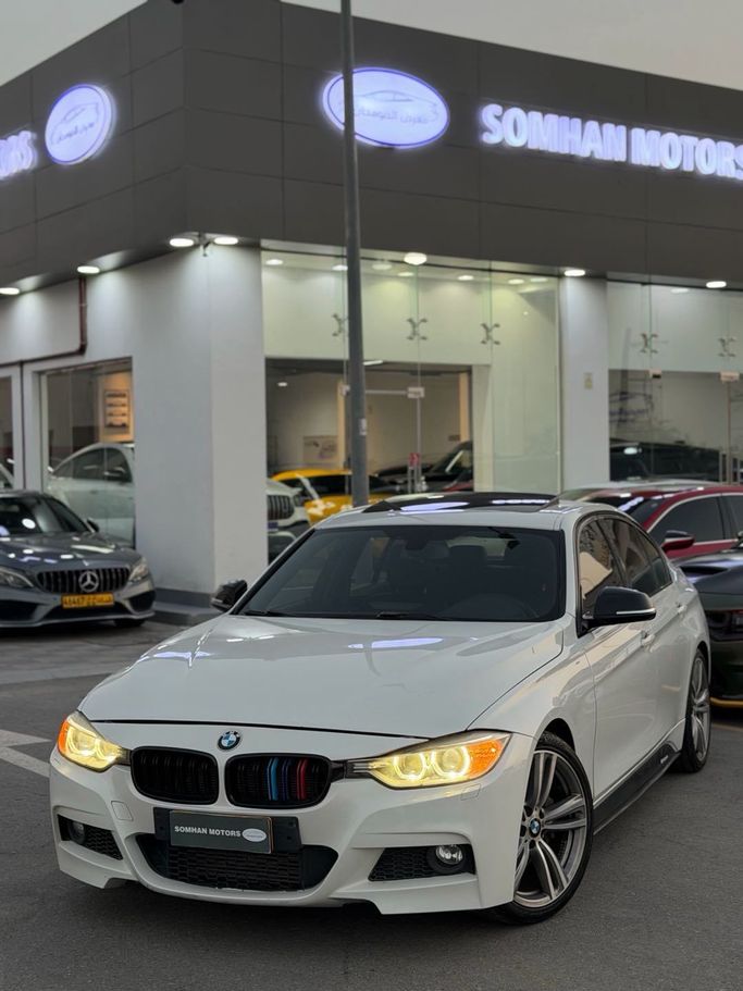 مستعملة BMW 3 Series 328i xDrive السادس (F3x), 2.0 l, 2015 في في عمان, بركاء من SOMHAN MOTORS، اللون أبيض. مواصفات الخليج | AUTO.AE | إعلان #255249