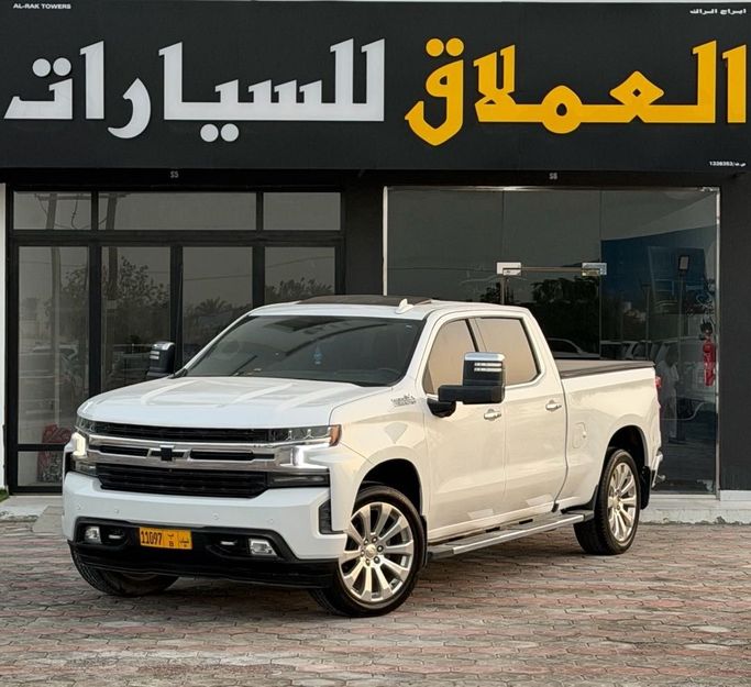 مستعملة Chevrolet Silverado IV (T1XX), 5.3 l, 2021 في في عمان, بركاء من AL EMLAQ CARS، اللون أبيض.  | AUTO.AE | إعلان #255283