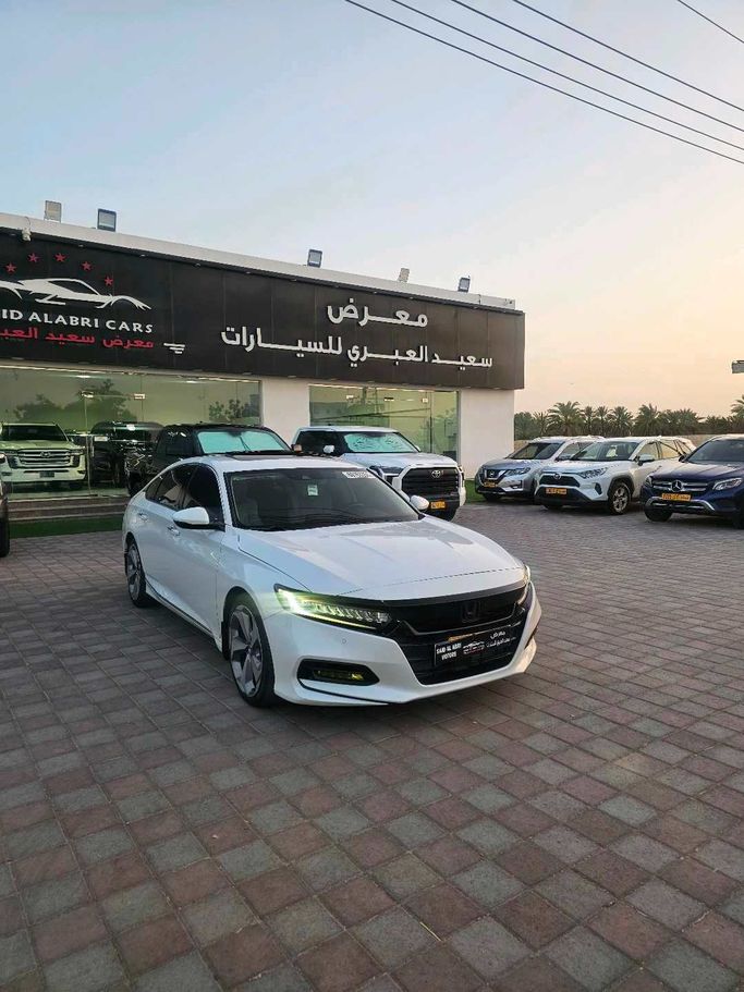 مستعملة Honda Accord X, 2.0 l, 2018 في في عمان, بركاء من SAID AL ABRI CARS، اللون أبيض.  | AUTO.AE | إعلان #255122