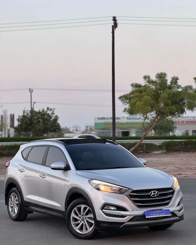 مستعملة Hyundai Tucson ثالثاً, 2.4 l, 2018 في في عمان, بركاء من SOMHAN MOTORS، اللون فضي. مواصفات الخليج | AUTO.AE | إعلان #255210