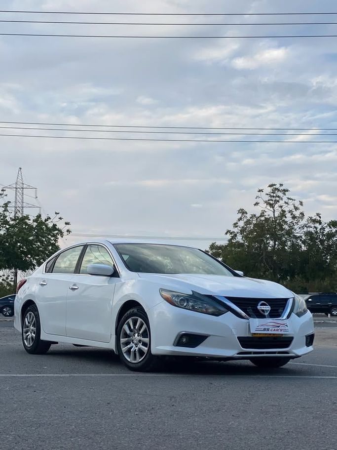 مستعملة Nissan Altima عملية فيس ليفت V (L33), 2.5 l, 2018 في في عمان, بركاء من SS CARS، اللون أبيض. المواصفات الأمريكية | AUTO.AE | إعلان #252989