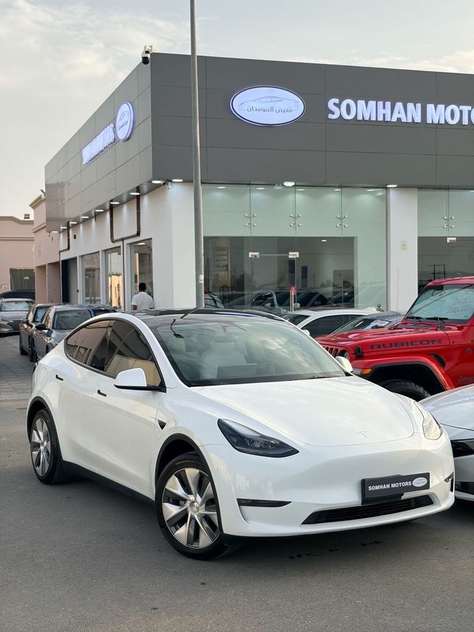 Подержанный Tesla Model Y I, 2024 в Оман, Барка’ от SOMHAN MOTORS Белый цвет. GCC | AUTO.AE | Объявление #255302